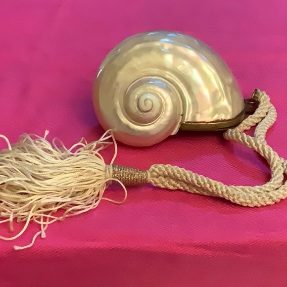 unknown Handbags - Vintage Nautilis sea shell purse